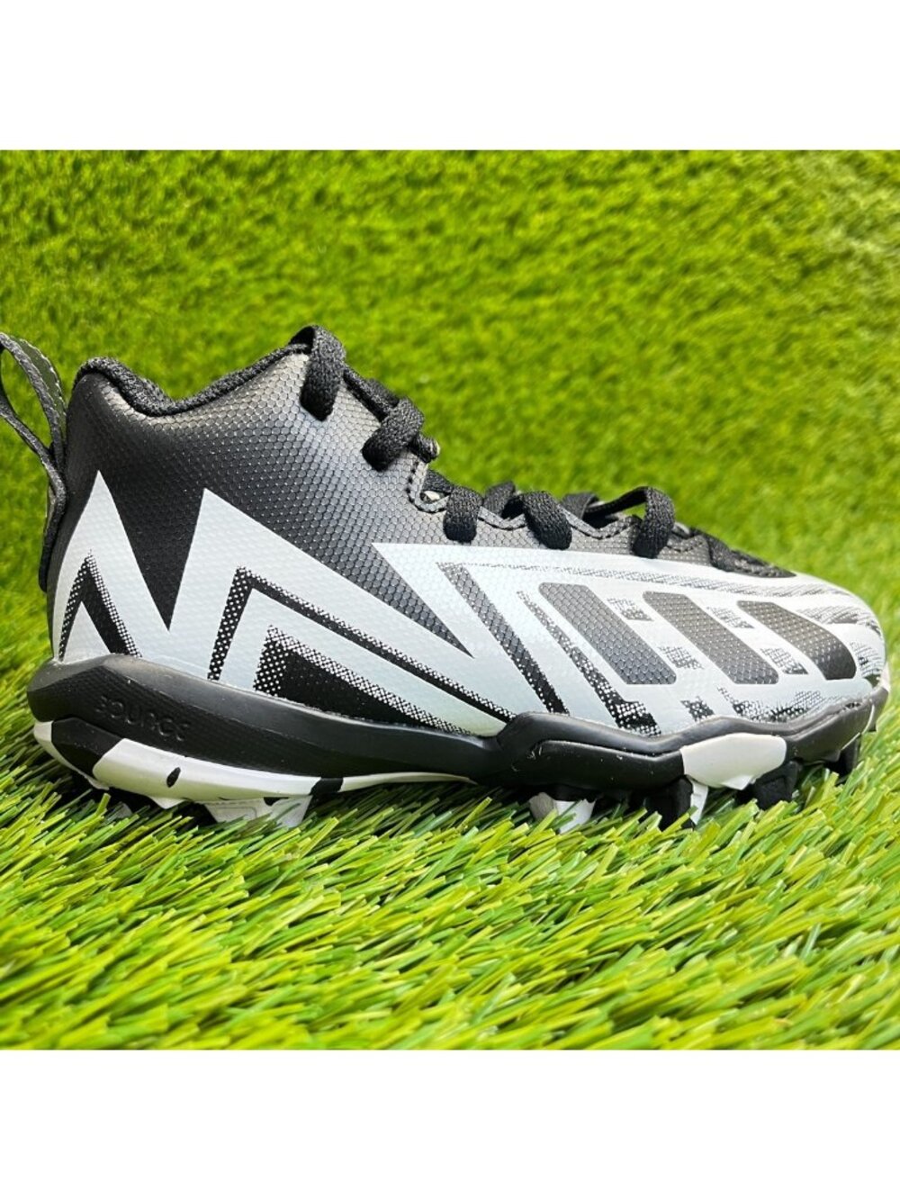 Adidas‎ Freak Spark MD J 23 Boys Size 10K Black White Running Football Cleats